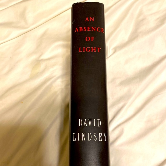An ABSENCE OF LIGHT by DAVID LINDSEY Crime Thriller. Hard back. EUC - Picture 2 of 3